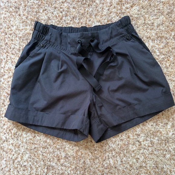 Lululemon Spring Break Away Short 4-Way Stretch Black Shorts Sz 2 - Picture 1 of 4